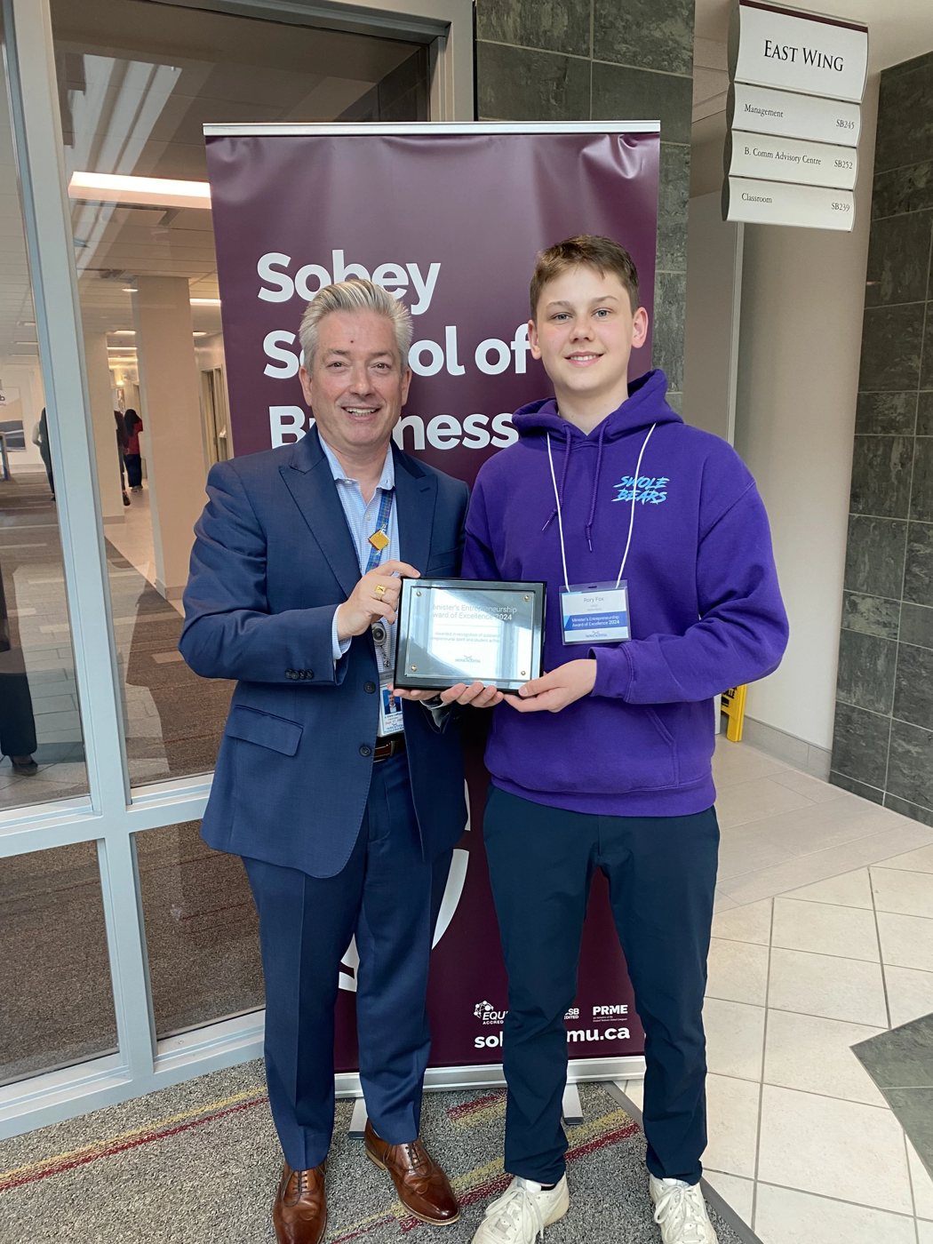 Rory receiving his entrepreneurship award